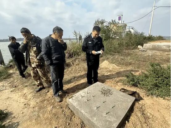 钓鱼钓到大鱼？江西男子拉起鱼竿发现108发子弹！